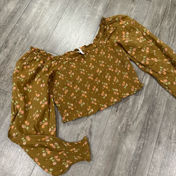 AERIE puff sleeve floral print crop top 🤍 - Picture 5 of 8